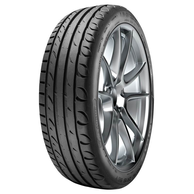 Taurus ULTRA HIGH PERFORMANCE 235/45 R18 98Y XL